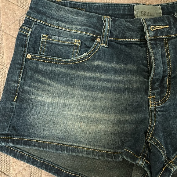 Excellent condition BKE Stella Jean shorts - Picture 2 of 5